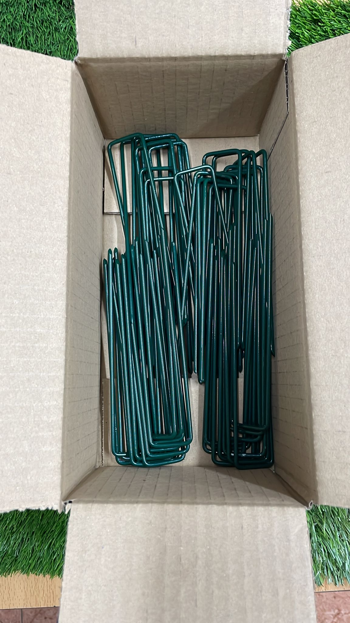 GRAPAS DE FIJACION  GREEN 15 X 3 X 15 CM. CAJA 300 UD.